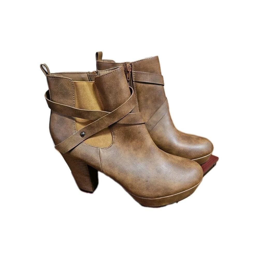 Dominique Nicole Size 9.5 Medium Brown Ankle Boots Saundra Style Stacked Heels